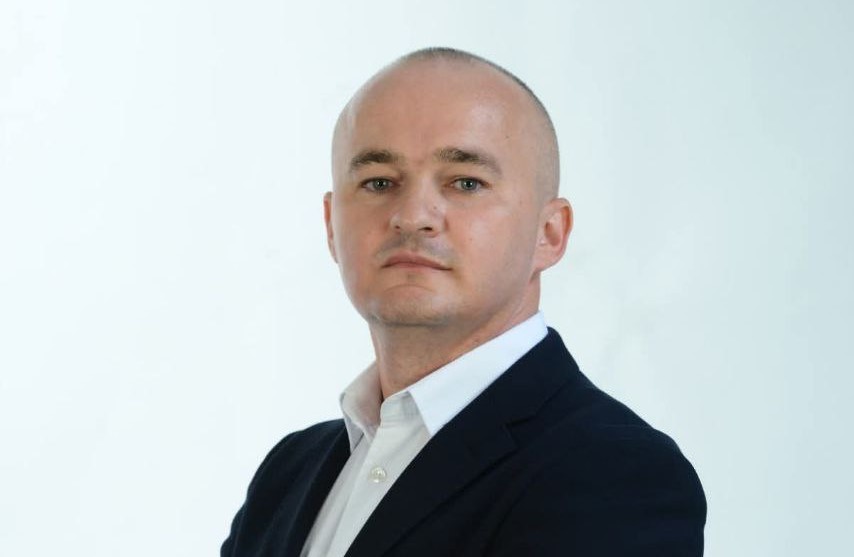 “Razlika je samo u imenima: Milorad Dodik – Nikola Poplašen” Jović proziva SNSD zbog DVOSTRUKIH STANDARDA