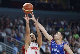Aleksa Avramović u meču sa Turskom