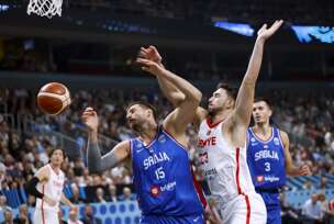Nikola Jokić u duelu sa Šengunom