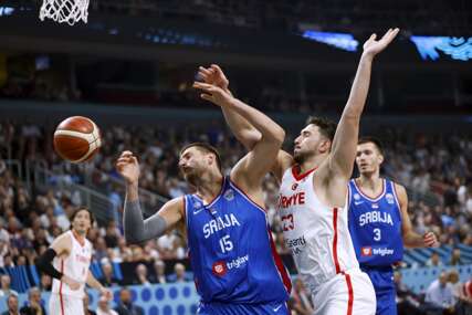 Nikola Jokić u duelu sa Šengunom