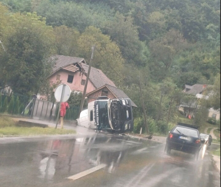NESREĆA U MILIĆIMA Prevrnula se cisterna sa benzinom