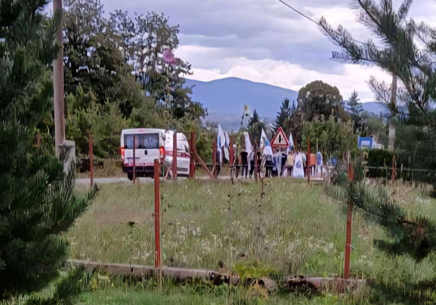 Provokacije u povratničkim selima: Ratnim zastavama tzv. Armije BiH i pokličima "Alahu Ekber" OPET ZASTRAŠUJU srpske povratnike
