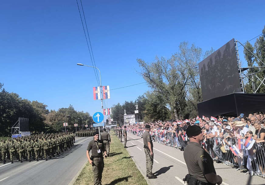(FOTO) Srbija pokazuje kakvu ima vojsku: U Beogradu velika parada “Snaga jedinstva”