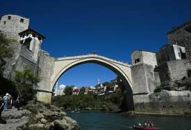 ŽIVA SE POPELA NA +39 Mostar danas najtopliji, građani spas od vrućina potražili na kupalištima