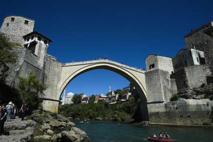 ŽIVA SE POPELA NA +39 Mostar danas najtopliji, građani spas od vrućina potražili na kupalištima