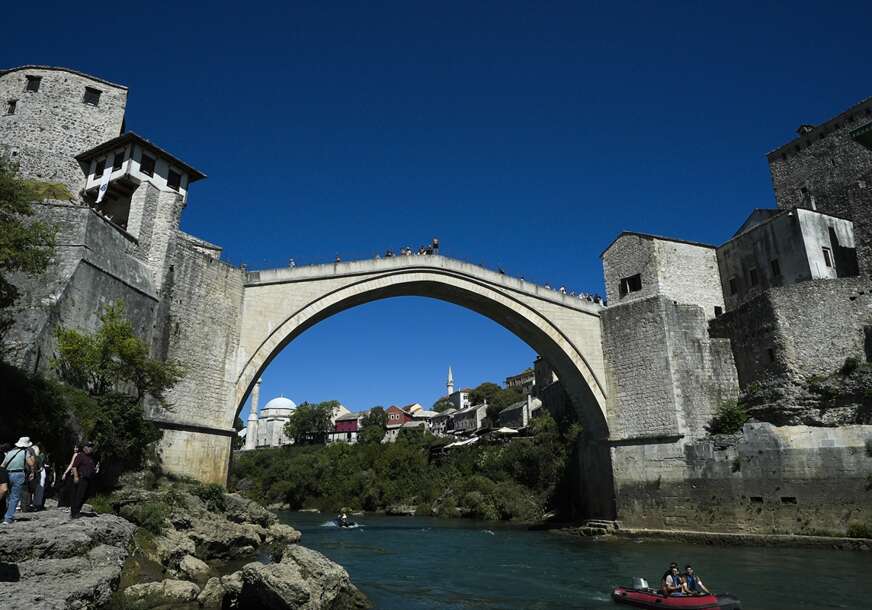 ŽIVA SE POPELA NA +39 Mostar danas najtopliji, građani spas od vrućina potražili na kupalištima