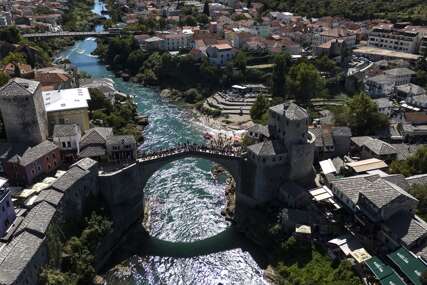 (FOTO) LUK IZNAD SMARAGDNE NERETVE Stari most, srce i duša Mostara i biser svjetske baštine