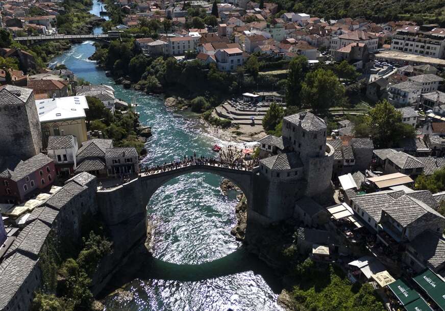 (FOTO) LUK IZNAD SMARAGDNE NERETVE Stari most, srce i duša Mostara i biser svjetske baštine