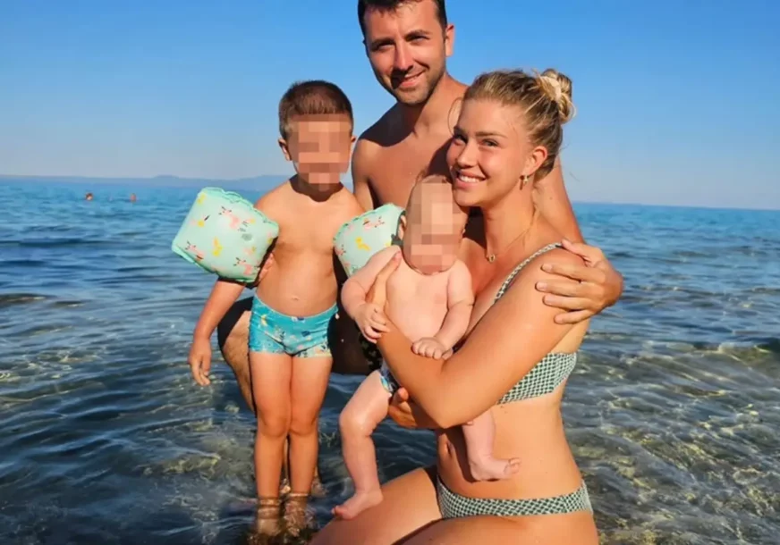 Pobjednik "Zvezda Granda" radi kao ADVOKAT: Pjevač sa fatalnom plavušom ima 2 sina, objavio porodičnu fotografiju sa mora