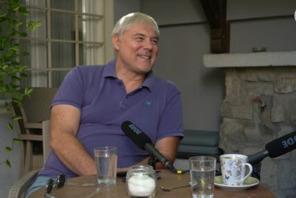(VIDEO, FOTO) Na youtube kanalu Srpskainfo: Miško Tomić gost podkasta "Filozofiram sa"