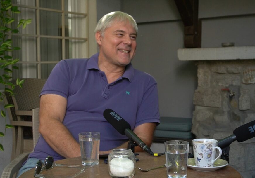 (VIDEO, FOTO) Na youtube kanalu Srpskainfo: Miško Tomić gost podkasta "Filozofiram sa"