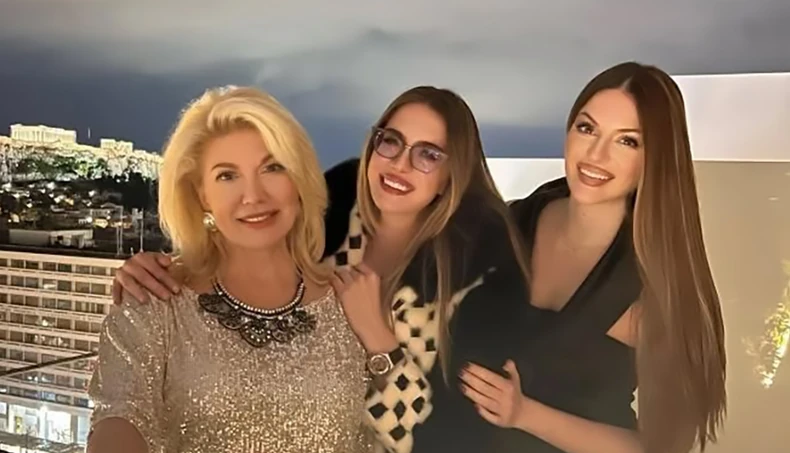 (FOTO) SVIJETLE OČI I BUJNA KOSA Mlađa kćerka Suzane Mančić ljepotom obara sa nogu