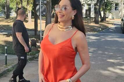 (FOTO) NIKAD GLAMUROZNIJA Ceca se pojavila na snimanju Zvezda Granda u svilenoj haljini bez brusa