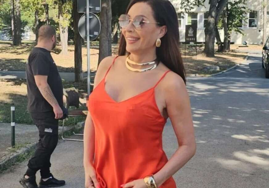 (FOTO) NIKAD GLAMUROZNIJA Ceca se pojavila na snimanju Zvezda Granda u svilenoj haljini bez brusa