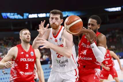 (FOTO) PLASIRALI SE U POLUFINALE Košarkaši Turske savladali Poljsku u Rigi