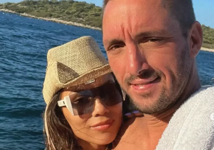 (FOTO) „PRAVA JE DAMA“ Viktor Troicki ljubi fatalnu glumicu, a evo kako izgleda njena majka