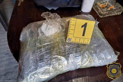 (FOTO) Velika akcija FUP u Sarajevu: Uhapšene 2 osobe, zaplijenjeno više od KILOGRAM DROGE