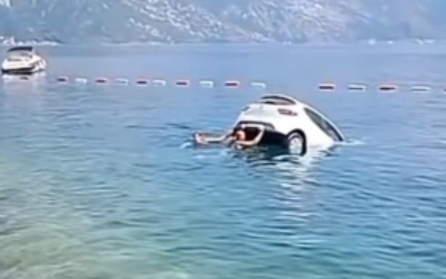 automobil upao u more