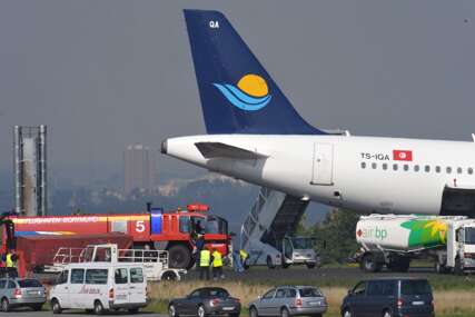 avion na pisti