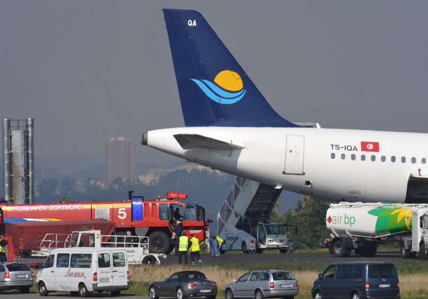 avion na pisti