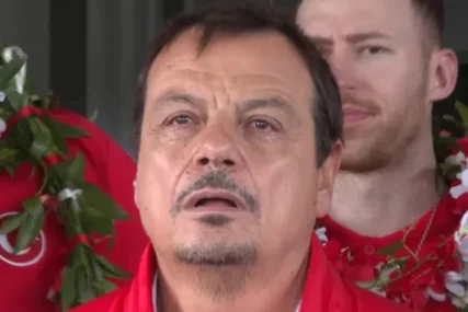 (VIDEO) "UČINILI STE NACIJU PONOSNOM, 12 DIVOVA" Ataman plakao na dočeku, izvinio se cijeloj Turskoj