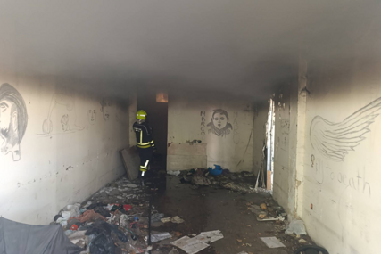(FOTO) Intervenisali vatrogasci: Gorjela napuštena zgrada Građevinske škole u Banjaluci