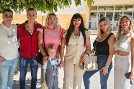 PRAVA PORODIČNA IDILA Kulići ispratili malog Željka u prvi razred, ponosna majka ne skida osmijeh sa lica, a tu je i Ivan Marinković
