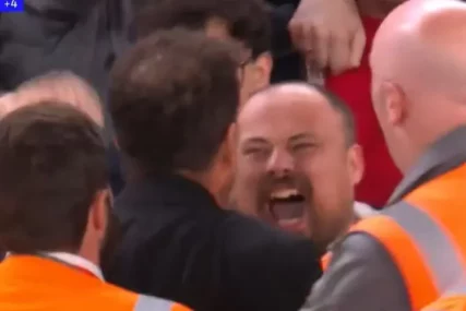 Diego Simeone nasrnuo na navijača