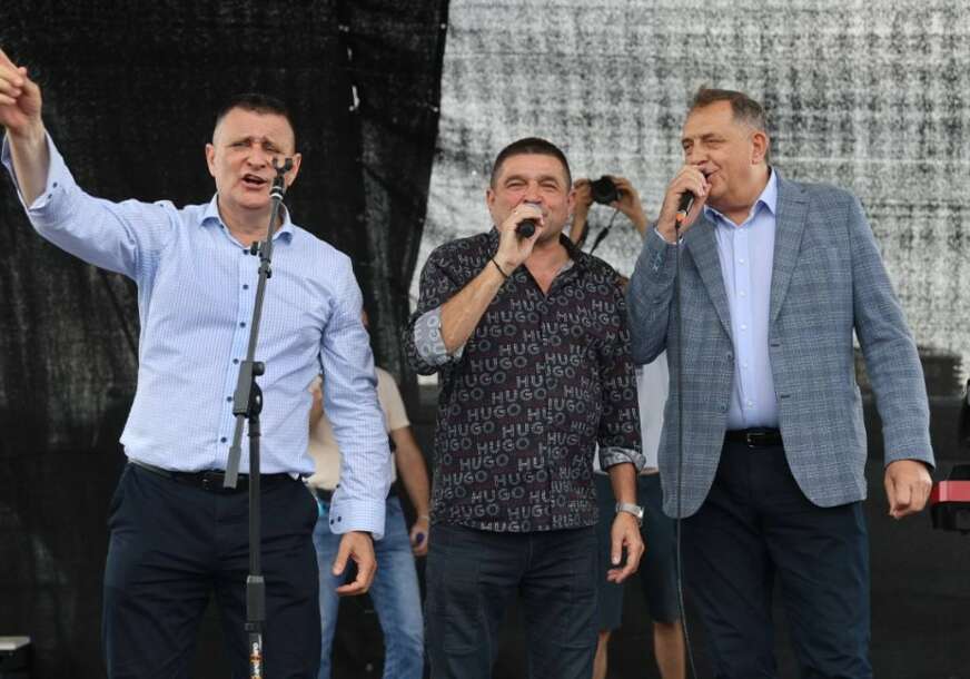 (VIDEO, FOTO) Orila se pjesma “Oras”: Dodik, Baja i Đajić zasjenili Radu Manojlović na kotlićijadi u Banjaluci