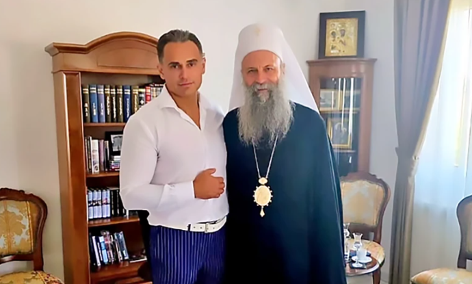 (FOTO) "Srdačan razgovor i toplina..." Bivši dečko Jovane Jeremić u društvu patrijarha Porfirija, Dragan Stanković sa sinovima u manastiru