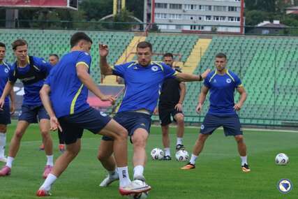 (FOTO) Trening u 2 grupe: Pripreme reprezentativaca BiH za San Marino i Austriju teku po planu
