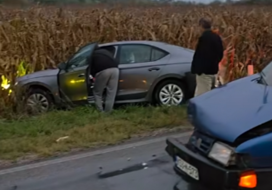 (VIDEO) Izbjegavao psa na putu: Teška saobraćajka u Srpskoj, u jednom od automobila BILA TRUDNICA