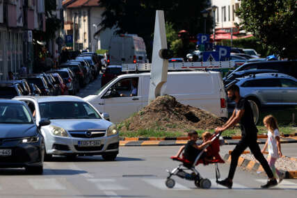 (VIDEO, FOTO) KO MARI ŠTO JE POLA FALI Famozna „štipaljka“ i kružna raskrsnica PRIJE MJESEC DANA OŠTEĆENE u udesu, šta mislite kako izgledaju sada