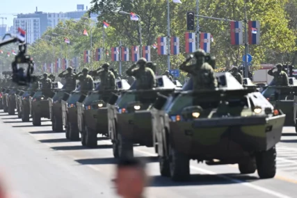 (VIDEO, FOTO) Dva velika noviteta Vojske Srbije: Ubojiti dron "Hermes 900" i raketni sistem PULS na vojnoj paradi, evo kako izgledaju