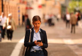 OVE APLIKACIJE VAS STALNO PRATE Evo kako da zaštitite telefon i svoje podatke