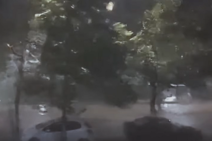 (VIDEO, FOTO) Kataklizmični prizori: Pogledajte šta je NEVRIJEME URADILO U MOSTARU, kao da je URAGAN PROTUTNJAO