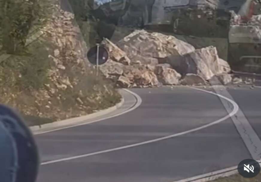 (VIDEO) STIJENE ZATRPALE CESTU Put Cetinje - Budva ostaje zatvoren do daljeg