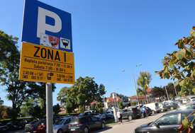 "Izvini što sam te ogrebao, NEMAM PARA" Banjalučanka zatekla oštećen automobil na parkingu I DVIJE BOMBONE u znak izvinjenja