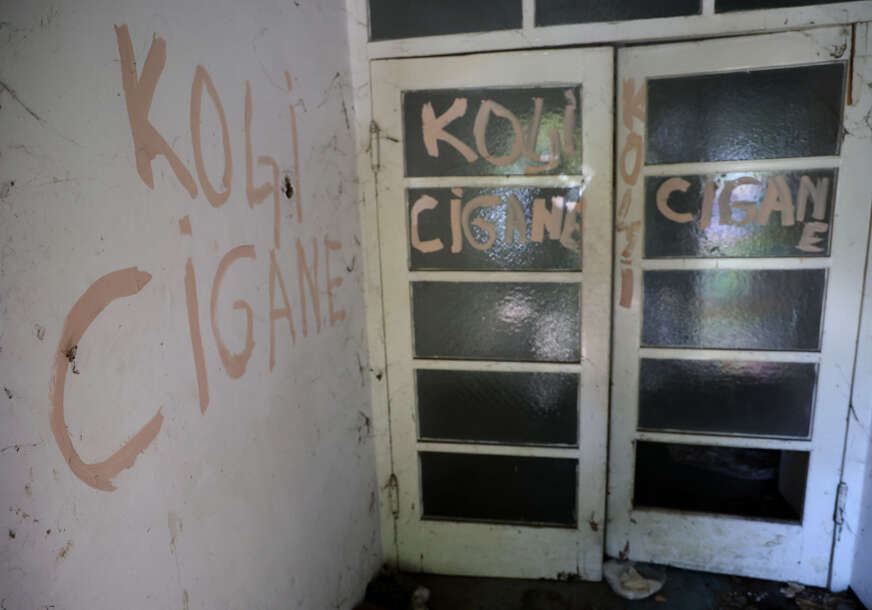 (VIDEO,FOTO) Napuštene, zapuštene i BUDE NELAGODU: Barake na Paskolinoj ciglani odraz nemara, a ISPISANI GRAFITI ZABRINJAVAJU
