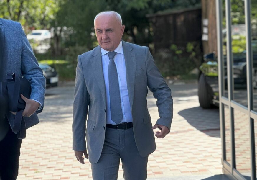 Sukob interesa ili slučajnost: Đokićev sin GRADI BIZNIS na dozvolama koje izdaje njegov otac