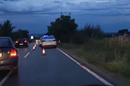 (VIDEO) Užas na putevima Srbije: Jedna osoba POGINULA u slijetanju automobila, druga na REANIMACIJI