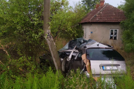 Tinejdžer udario autom u banderu u Barajevu, bori se život