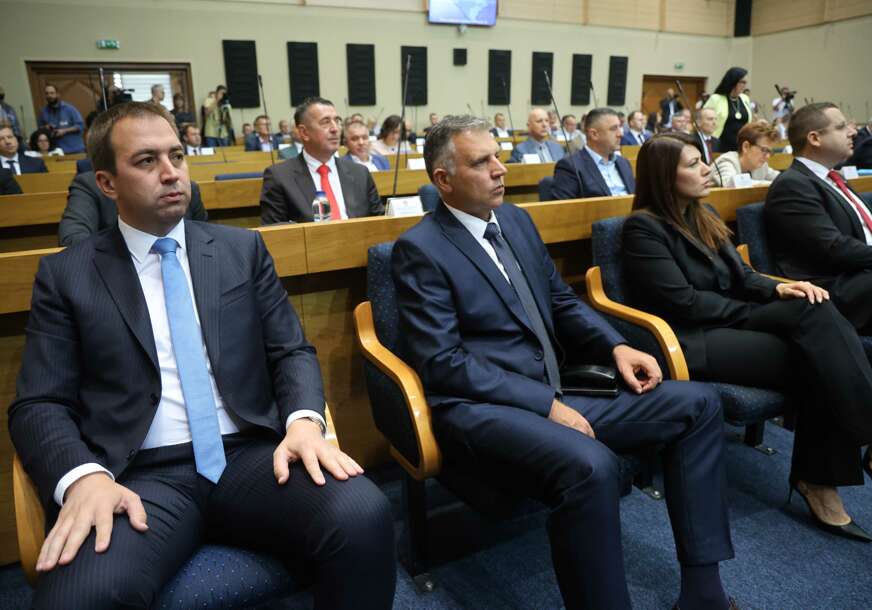 Ovo su ministri u Vladi Srpske: Siniša Karan i Željko Budimir ZAMIJENILI MJESTA, stižu i neka nova lica, A EVO ZA KOGA NIJE BILO MJESTA
