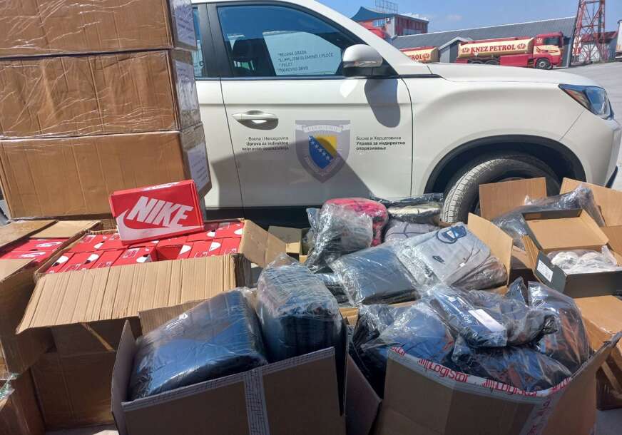 (FOTO) Vrijednost oko 176.000 KM: UIO prilikom kontrole pronašla i oduzela KRIJUMČARENU ROBU