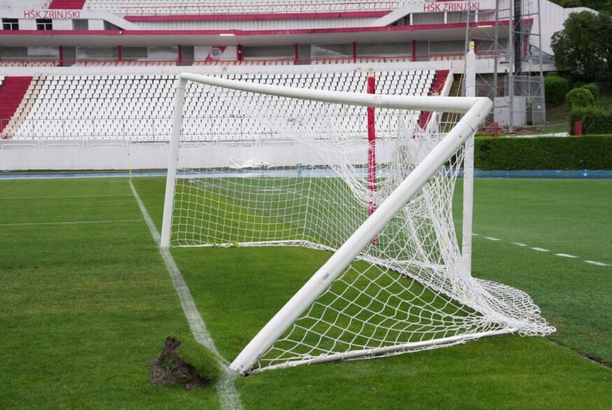 (FOTO) Klupe na parkingu, gol uništen: Jako nevrijeme prouzrokovalo veliku štetu na stadionu Zrinjskog