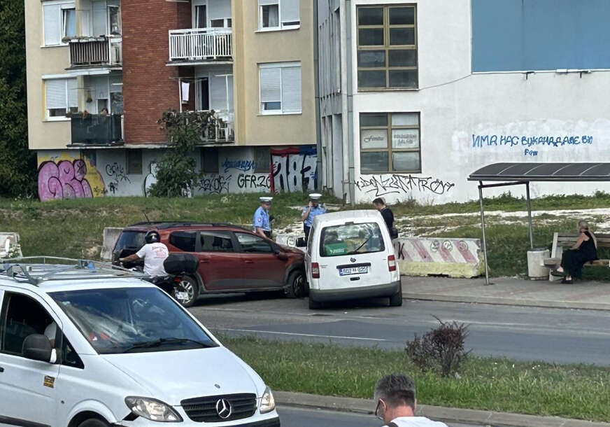 (FOTO) TEŽAK UDES NA ZAPADNOM TRANZITU Vozač automobila povrijeđen u sudaru sa teretnjakom