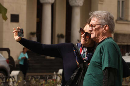 turisti se fotografišu