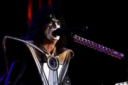 Preminuo Ejs Frili: Osnivač i gitarista benda Kiss umro u 75. godini