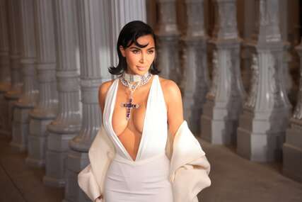 (VIDEO) KIM KARDAŠIJAN U NOVOJ SERIJI Rijaliti zvijezda rame uz rame sa najvećim glumačkim zvijezdama