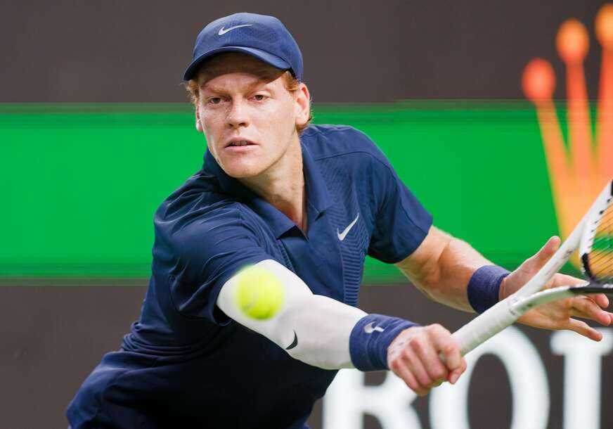 Veliki bolovi ga mučili: Siner predao meč u Šangaju